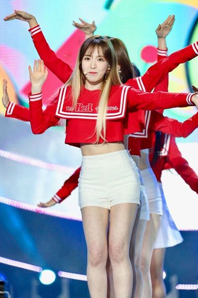 Red Velvet かわいい セーラー服